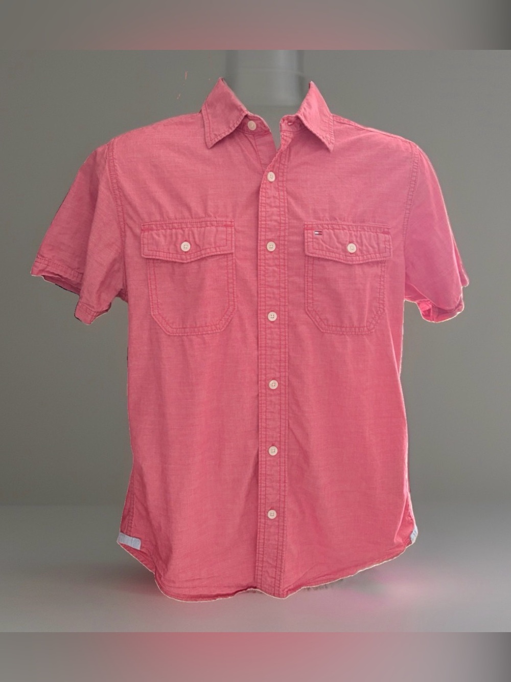 Tommy Hilfiger Shirt Men’s Small, Short Sleeve Red Fade, Button Down, Custom Fit